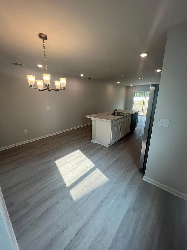 Building Photo - 840 Hartshill Pl