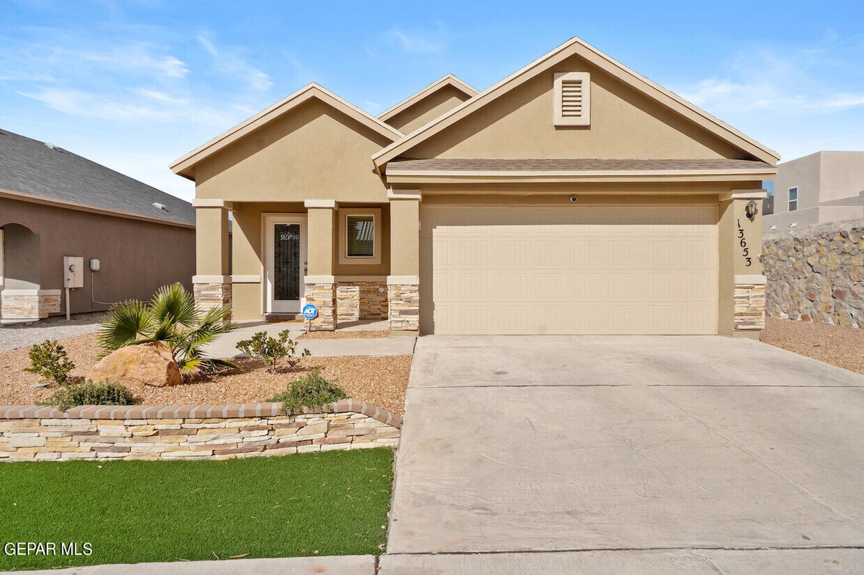 Primary Photo - 13653 Glen Vista Ln