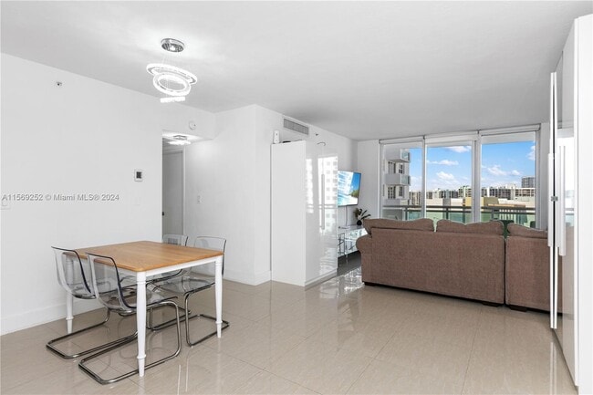 Building Photo - 3001 S Ocean Dr