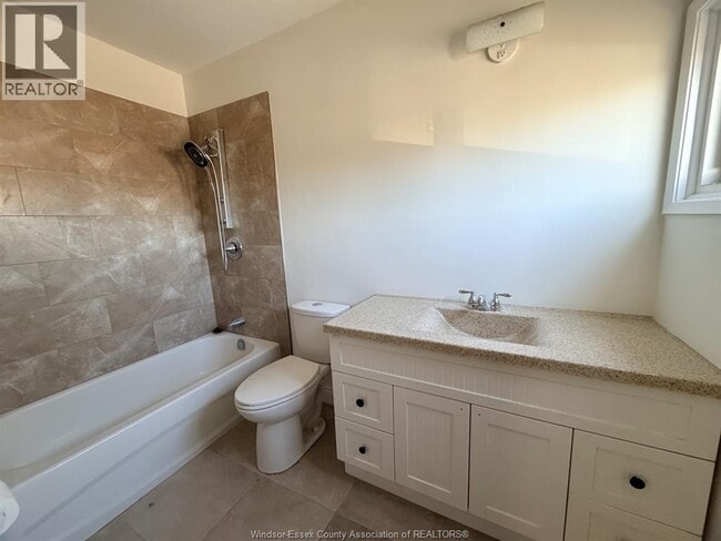 Photo du bâtiment - 1730 Columbia Ct