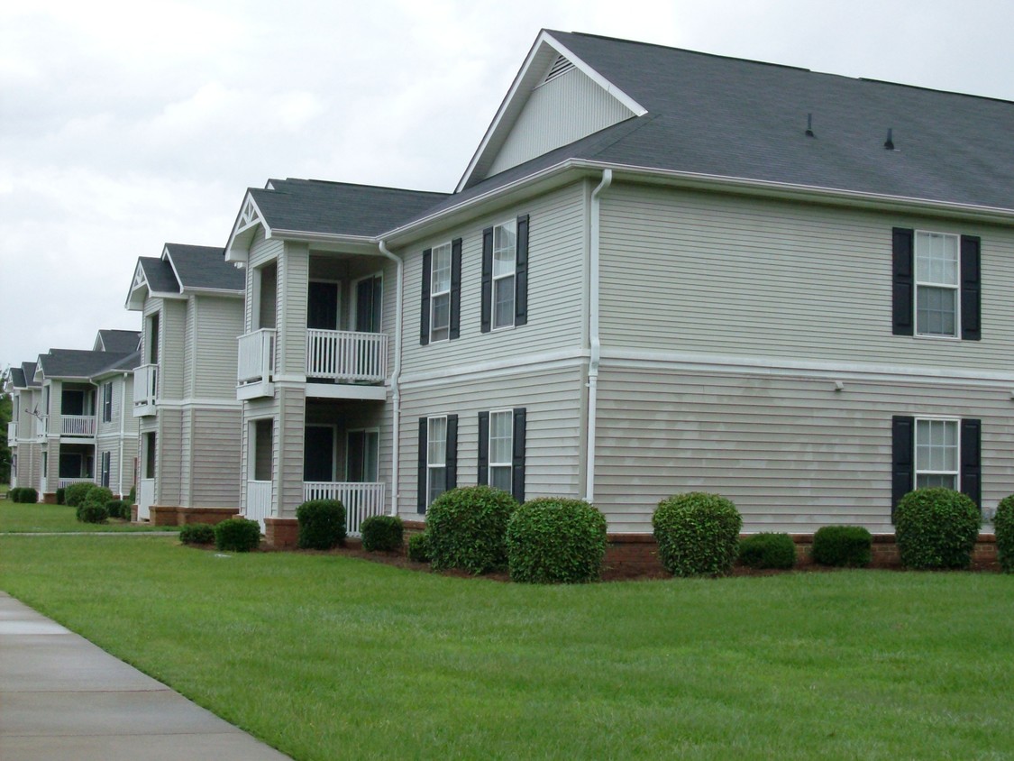 Primary Photo - Cedar Creek Apartments