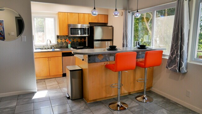 Kitchen - 5814 Highland Pass