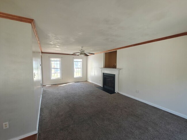 Foto del edificio - 4037 Birdbrook Dr