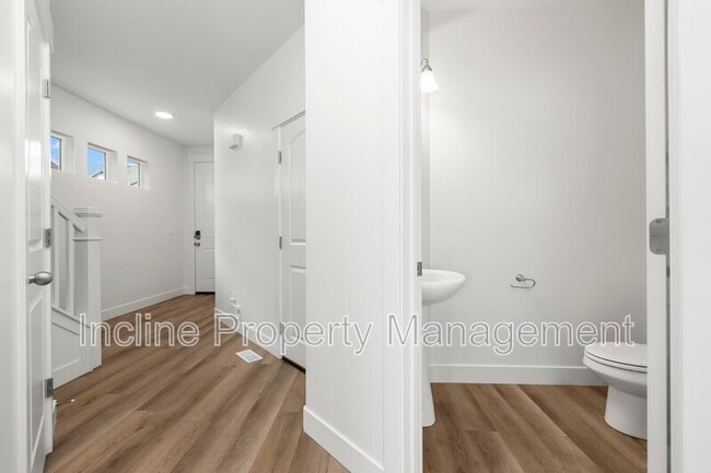 Building Photo - 1009 N Ledger Dr