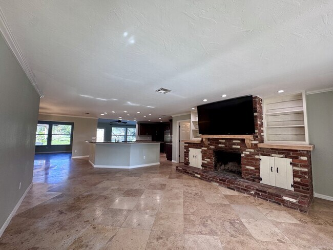 Foto del edificio - 625 N Jackson Rd