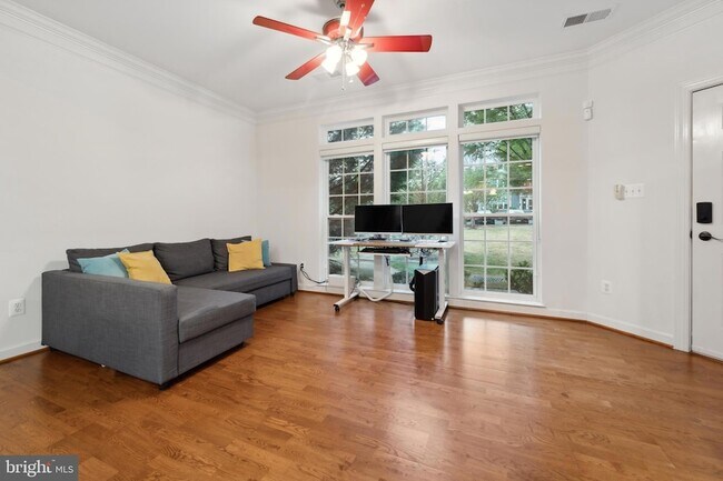 Foto del edificio - 5722 Callcott Way