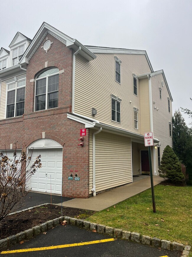 Foto del edificio - 18 Ashley Ct