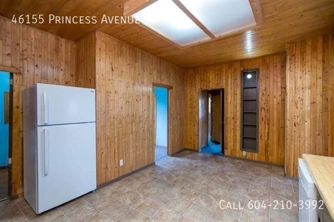 Building Photo - Rustic Home In Downtown Chilliwack