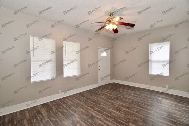 Foto del edificio - 2 Bedroom Single-Family Home Off Calhoun E...