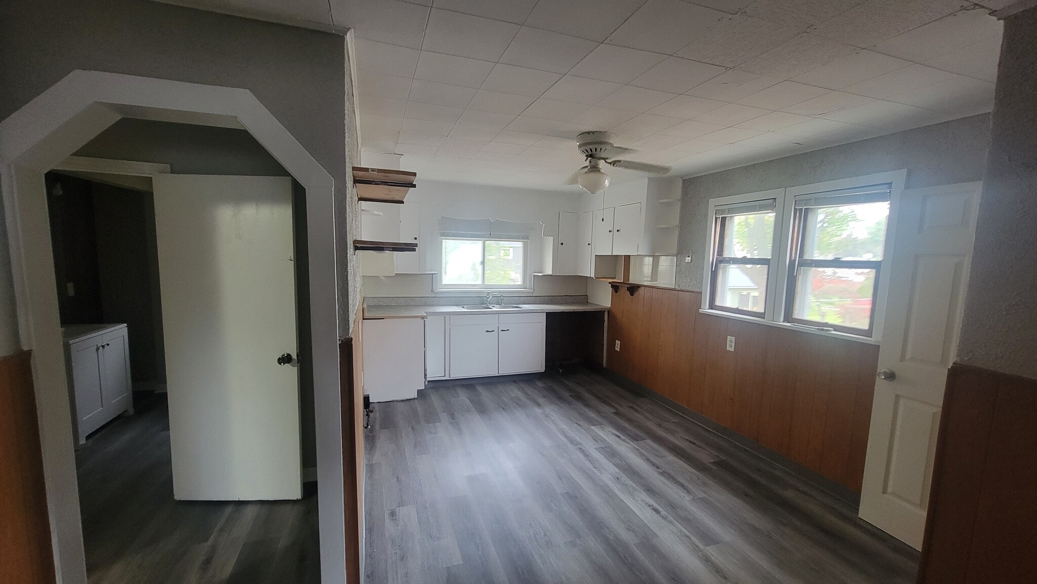 1292 Stratford St Barberton, OH 44203 – photo 3