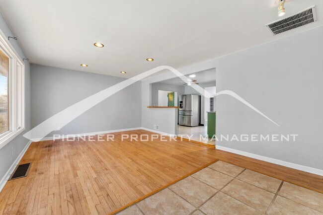 Foto del edificio - Charming Home with Washer/Dryer and Fenced...