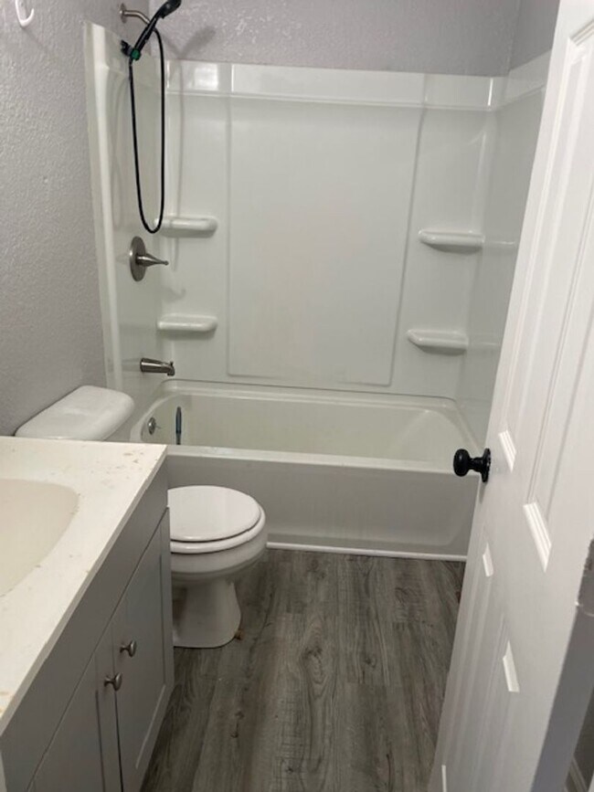 Foto del edificio - Updated 2-bedroom, 1-bathroom rental home located on Mossman Ave.