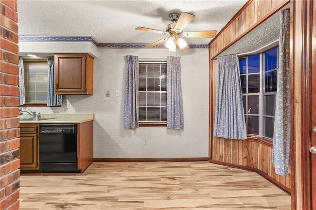 Building Photo - 2105 Stall Dr