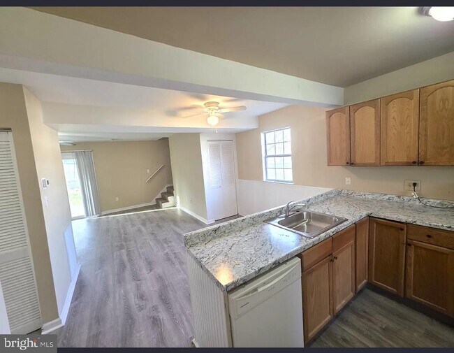 Foto del edificio - 525 Blackbird Dr