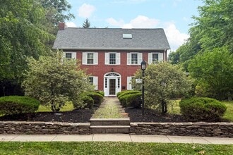 Building Photo - 254 Jefferson Rd