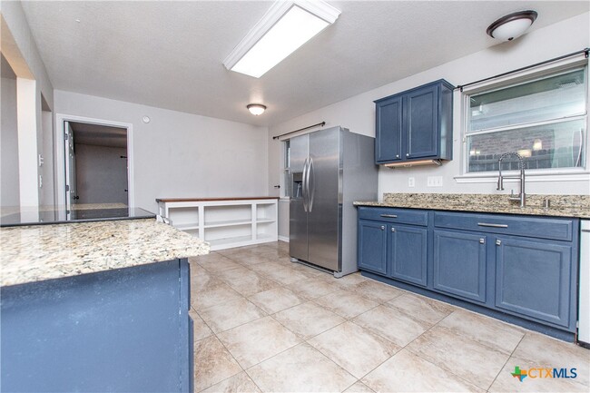 Building Photo - 221 Timber Ridge Dr