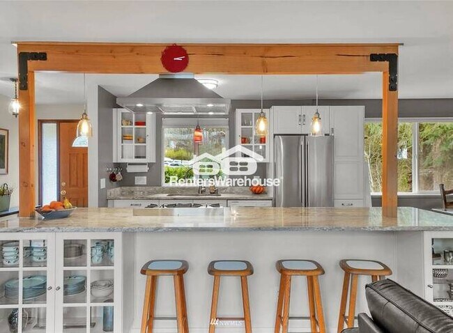 Foto del edificio - 3 Bed | 3 Bath: Spacious Living, Lush Gardens, and Top Schools (New Price)!