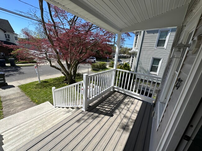 Private Front Porch - 27 Center St