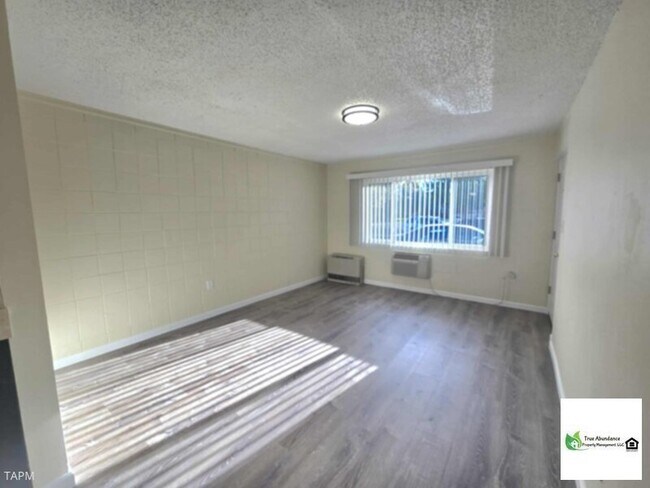 Foto del edificio - Cozy &amp; Stunning One Bedroom Apartment!
