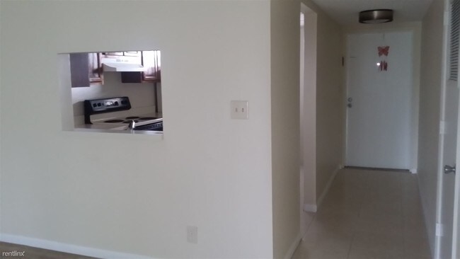 Foto del edificio - 8735 Ramblewood Dr