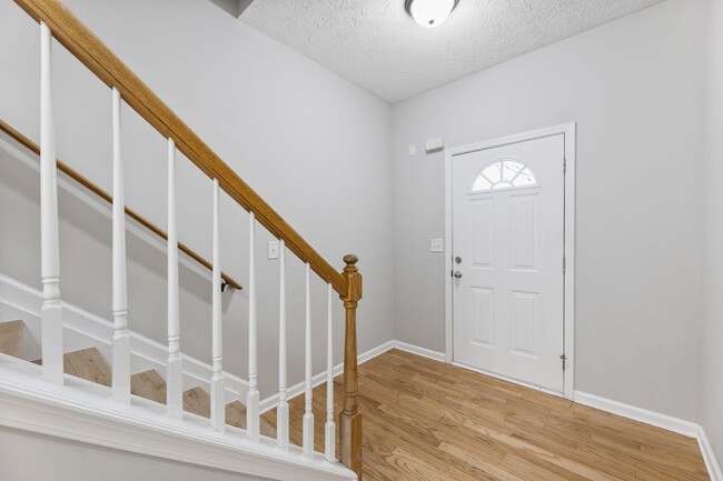 Building Photo - 2/2.5 Townhome in Great Flowery Branch loc...