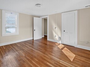 Building Photo - 179 Bradley St