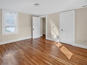 Building Photo - 179 Bradley St