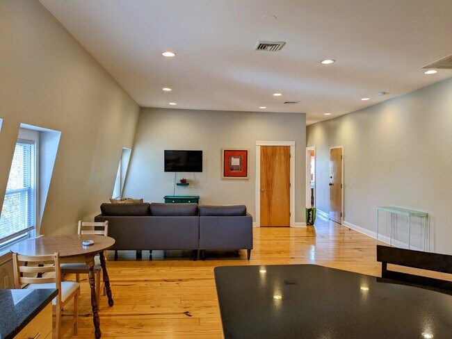 Foto del edificio - 1403 Westminster St