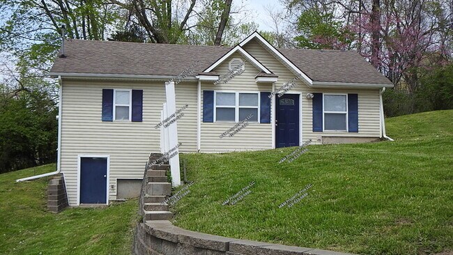 Foto del edificio - Adorable 2 bedrooms and 1 bath home located on N Drury Ave in Kansas City, MO