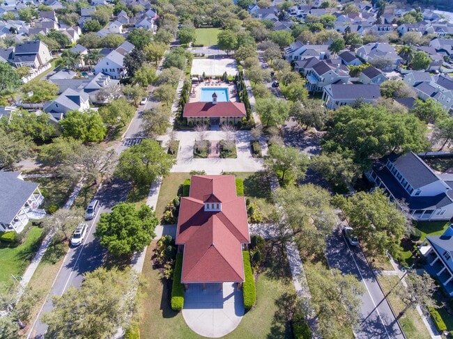 Building Photo - 221 Longview Ave