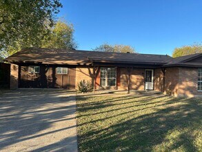 Building Photo - 1235 Elsmere Dr