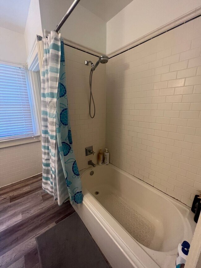 Building Photo - 6 BR Home on Broadway with Pool, Available...