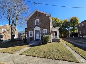 Building Photo - 36-40-40 Carver St