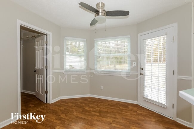 Foto del edificio - 205 Lakefront Dr