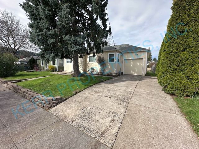 Charming 2-Bed Bungalow Retreat in Heart of Portland – Cozy 850 Sq Ft Space Awaits! - Charming 2-Bed Bungalow Retreat in Heart of Portland – Cozy 850 Sq Ft Space Awaits! Apartment