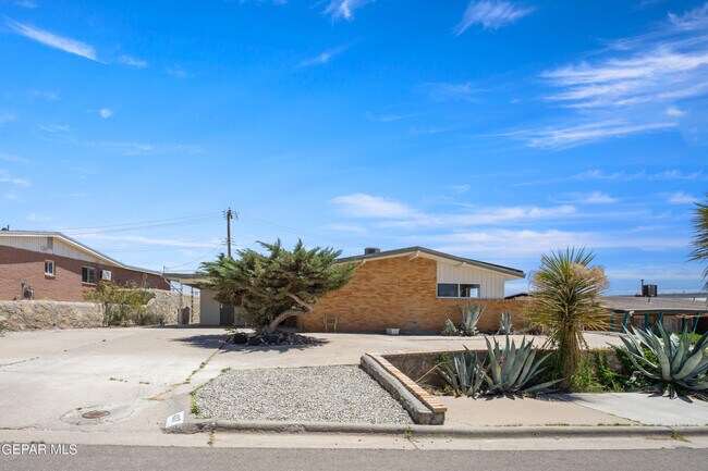 Foto del edificio - 4317 Larchmont Dr