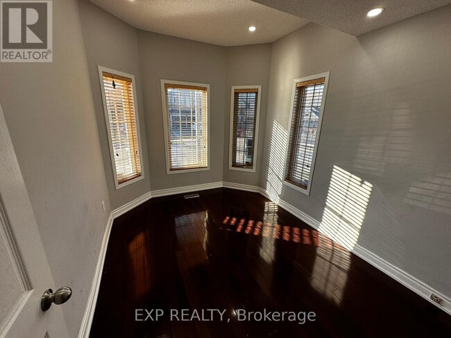 Building Photo - 25 Prince Crescent