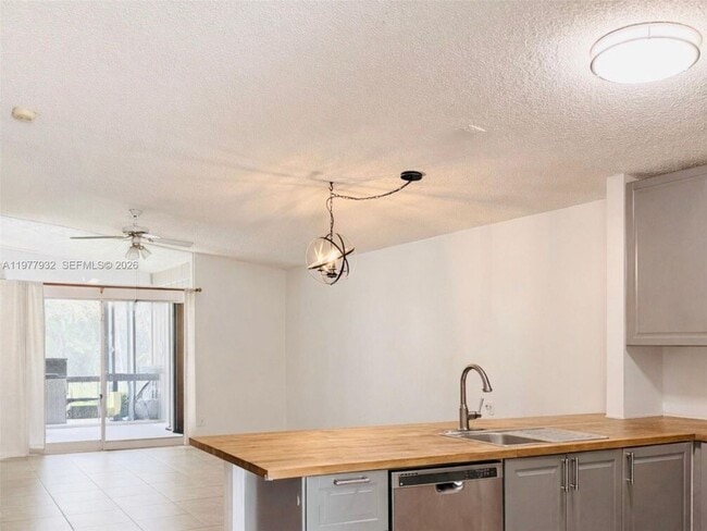 Foto del edificio - 614 Woodgate Cir