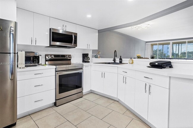 Building Photo - 1750 NE 191st St