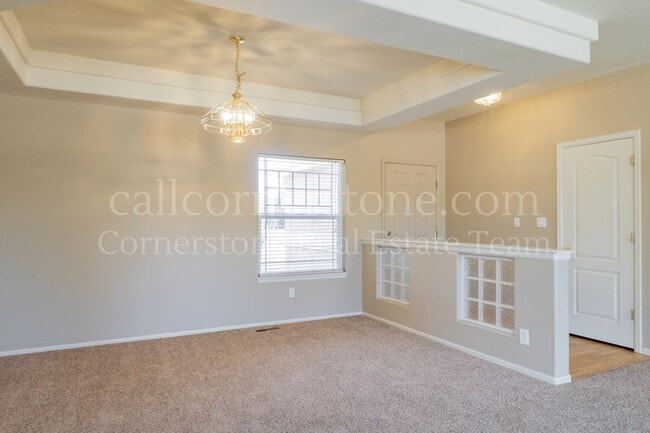 Building Photo - 3305 Hollycrest Dr