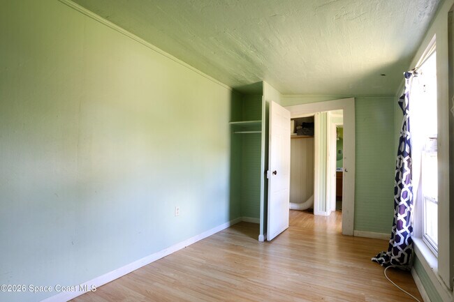 Foto del edificio - 317 Pineda St