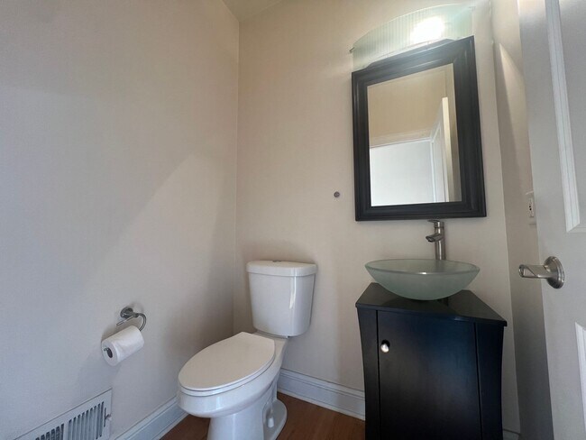 Foto del edificio - Beautiful 3 Bedroom/ 2.5 Bath with Integra...