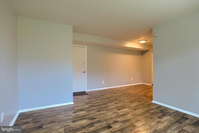 Building Photo - 4411 Falls Bridge Dr