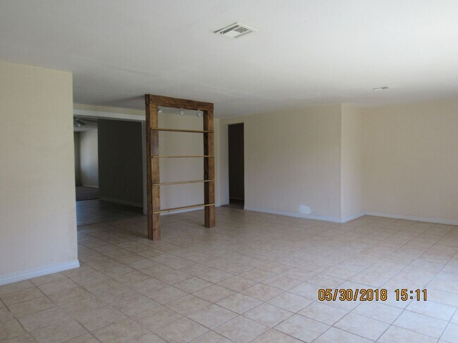 Foto del edificio - Great home in Rolling meadows with a lot o...