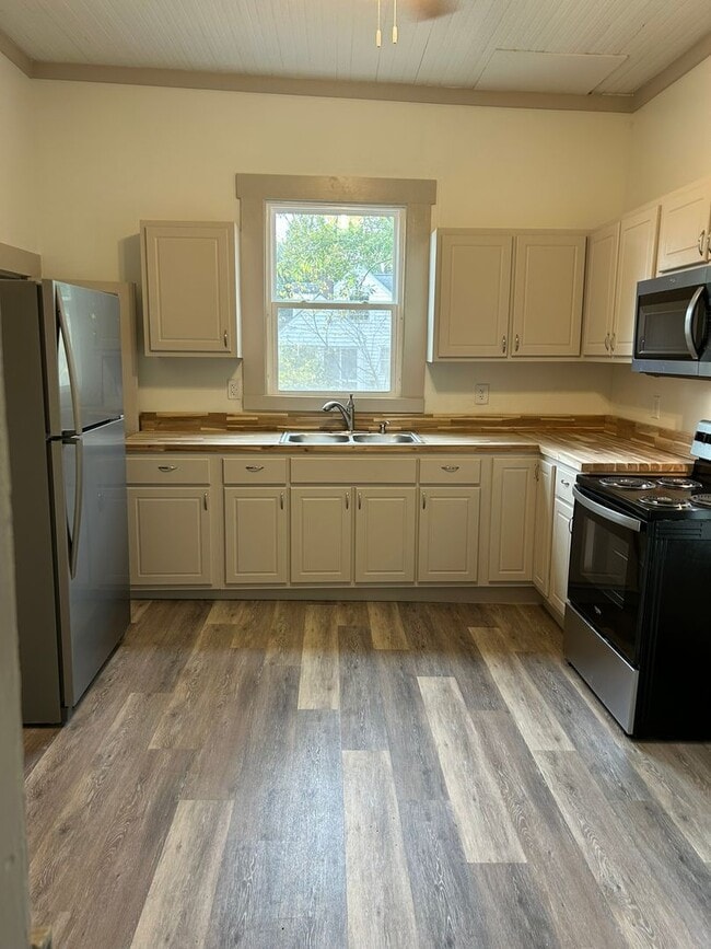 Foto del edificio - 113 E Church St