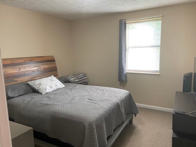 Foto del edificio - 703 Bethany Court