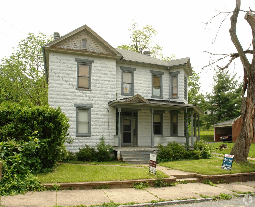 317 N Market St, Staunton, VA 24401 Apartments in Staunton, VA