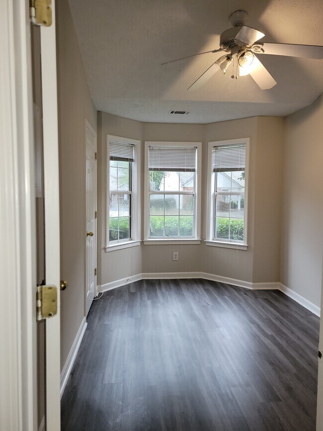 Building Photo - 610 Crossbridge Aly