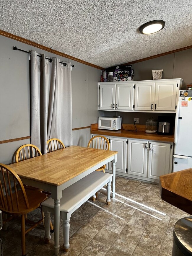 Foto del edificio - 3 bedroom, 2 full-bathroom mobile home in ...