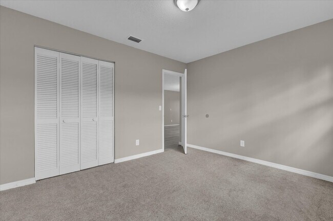 Building Photo - 2533 Edgewater Ave